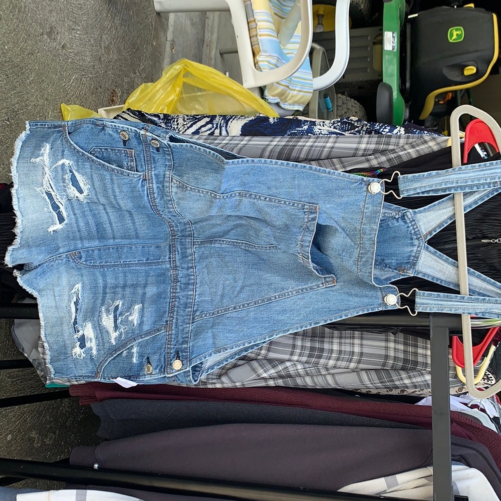 American eagle short overalls